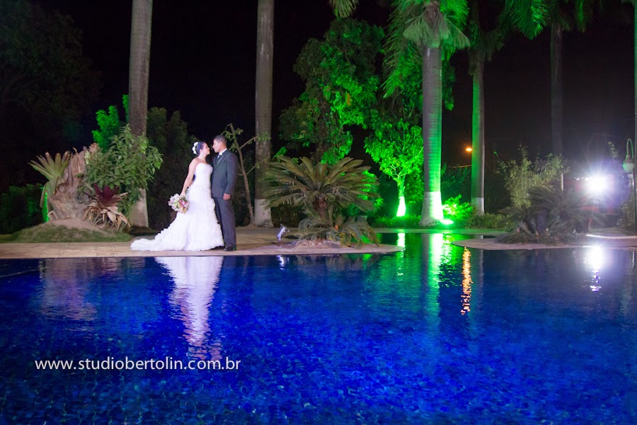 http://www.studiobertolin.com/2012/10/casamento-priscila-e-luciano.html