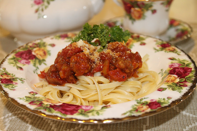 Spaghetti alla Bolognese with Meatball - Azie Kitchen