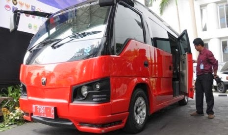  FOTO  MOBIL  LISTRIK ASLI  INDONESIA KEREN