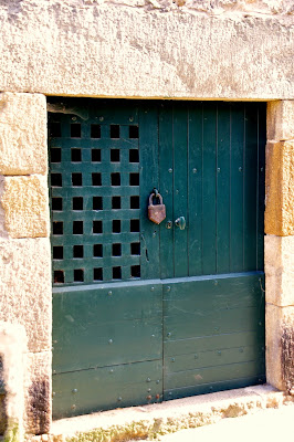 Photo de belles portes et fenêtres d'Auvergne