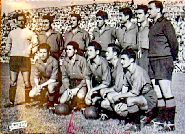 REAL VALLADOLID DEPORTIVO. Temporada 1951-52. Goicolea, Lasala, Lolo, Matito, Lesmes I, Lesmes II, Saso. Ortega, Olcina, Coque, Valdés y Pepín. VALENCIA C. F. 3 REAL VALLADOLID DEPORTIVO 0. 09/09/1951. Campeonato de Liga de 1ª División, jornada 1. Valencia, estadio de Mestalla. GOLES: 1-0: 44’, Badenes. 2-0: 71’, Badenes. 3-0: 73’, Pasieguito.
