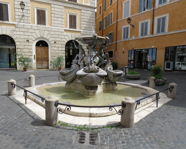 Fontana delle Tartarughe, Turtle Fountain, by Giacomo della Porta and Taddeo Landini, Piazza Mattei, Rome