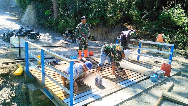 Satu Jembatan Rampung, Satgas TMMD Kodim 0204/DS Lakukan Pengecatan 