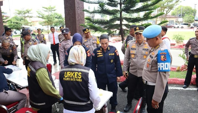 DIV PROPAM POLDA SUMUT LAKUKAN TES URINE PERSONIL POLRES BATU BARA 