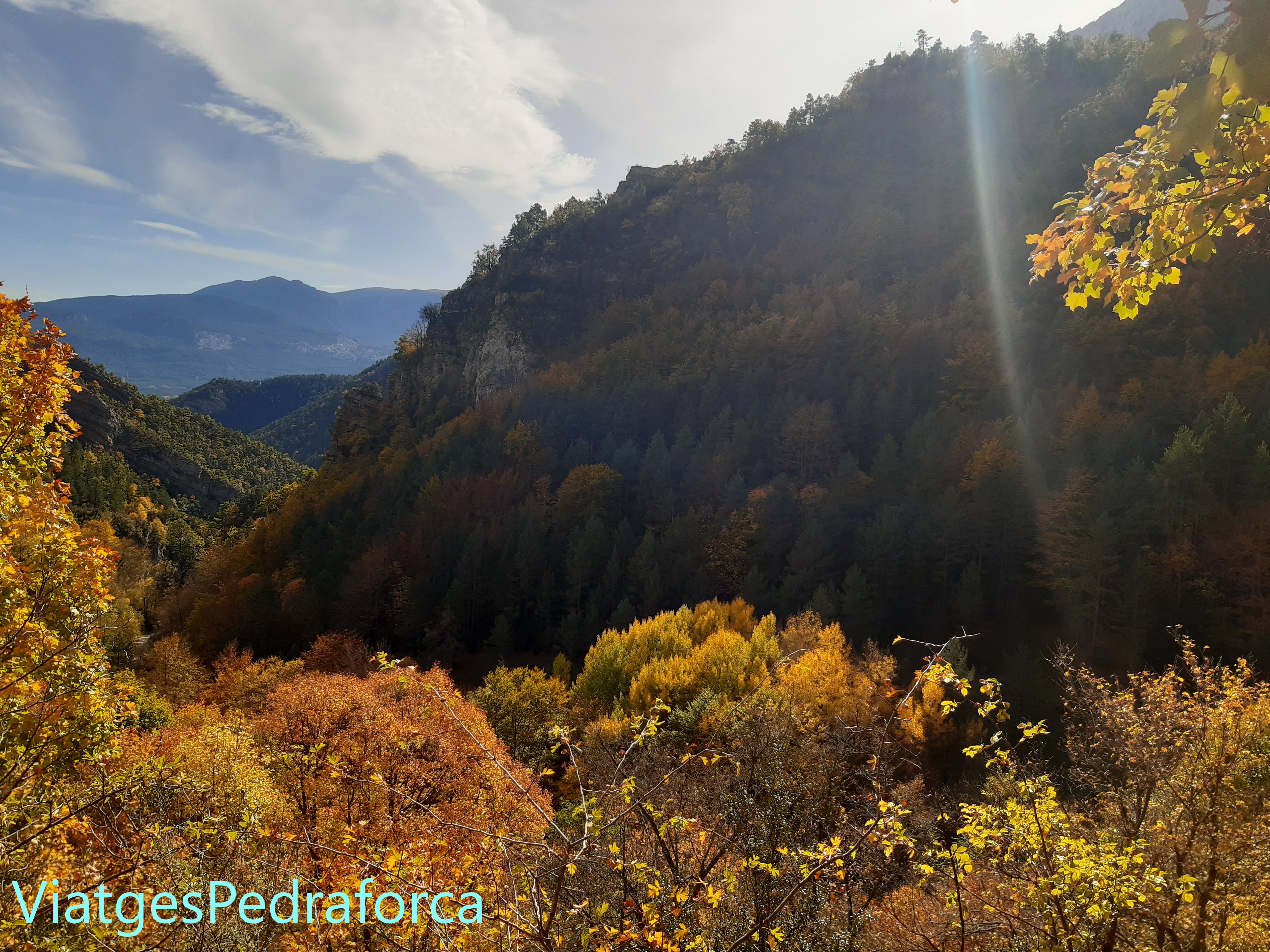 Fagedes, colors de tardor, Pedraforca, Parc natural del Cadí-Moixeró, rutes de Senderisme, Berguedà