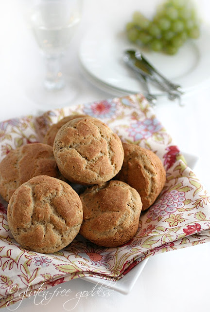 Grainy and crusty gluten free dinner rolls 