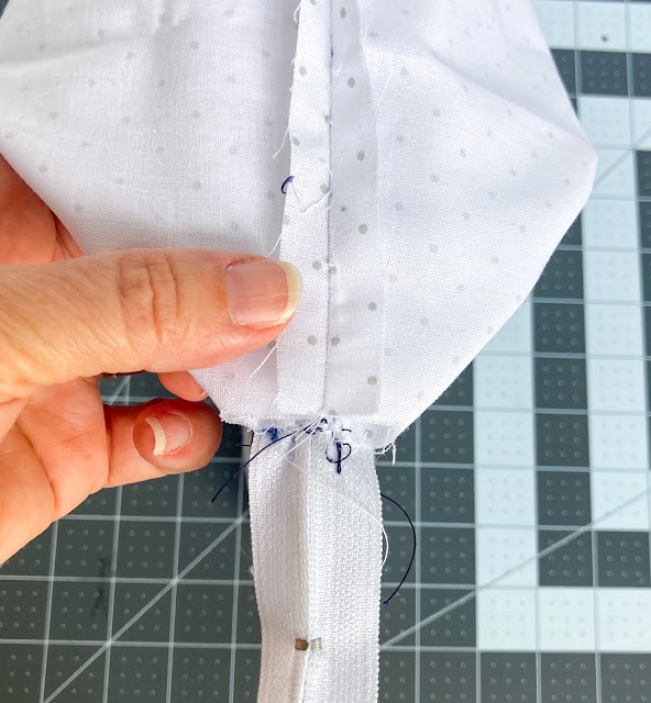how to make boxed corners in a zipper pouch