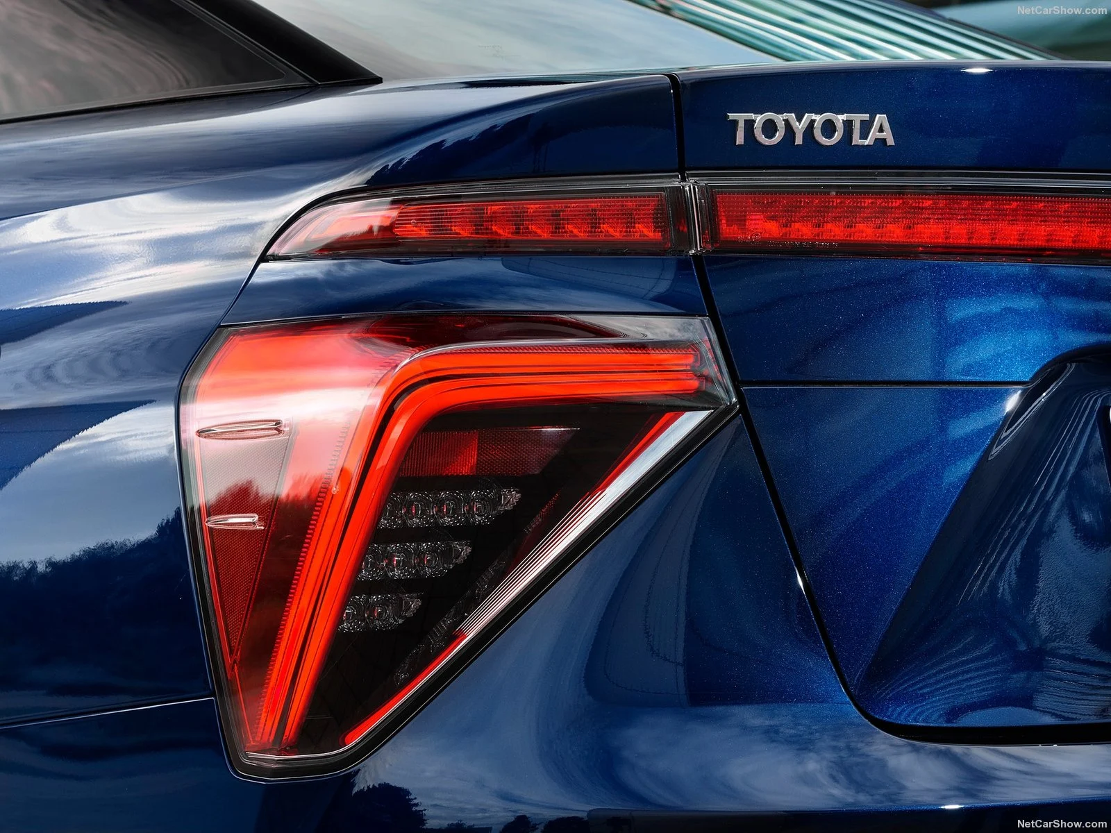 Hình ảnh xe ô tô Toyota Mirai 2016 & nội ngoại thất