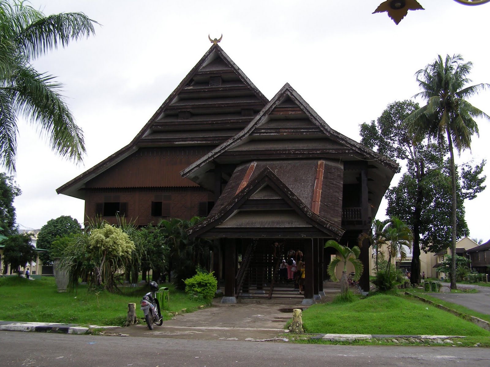 Gema Budaya Mengenali Rumah  Adat  Bugis Makassar 