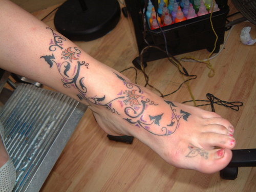 best art vine tattoo designs on foot for girls