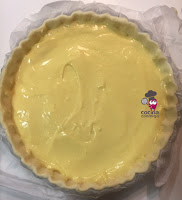 Crema pastelera sobre hojaldre