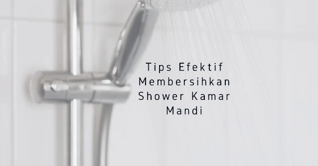 membersihkan shower mandi