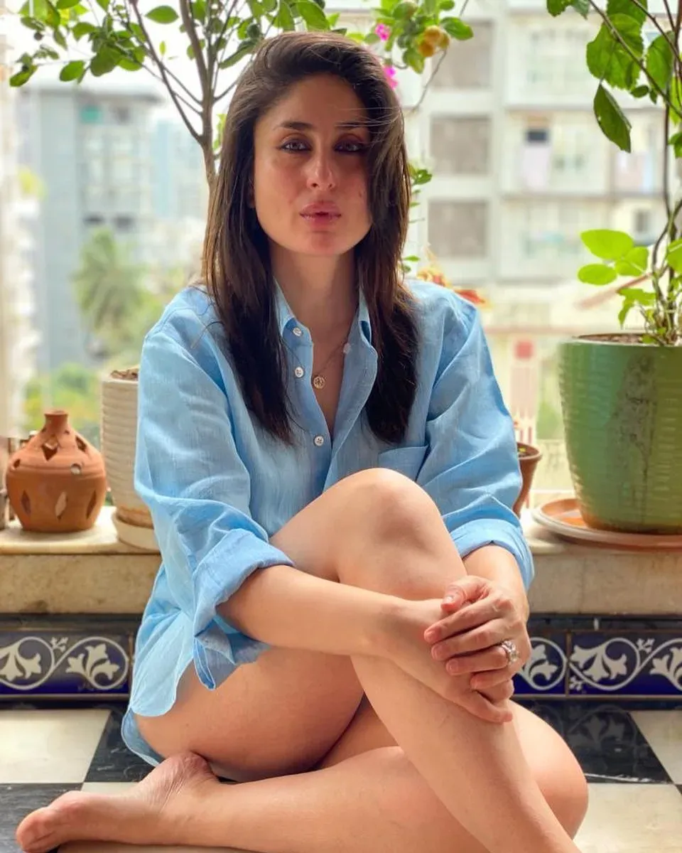 Kareena Kapoor no pants sexy legs bollywood actress