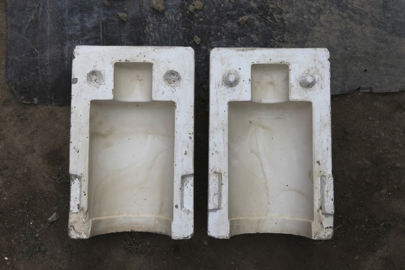 Barro negro para diseñar luminarias colgantes hechas por artesanos de Oaxaca