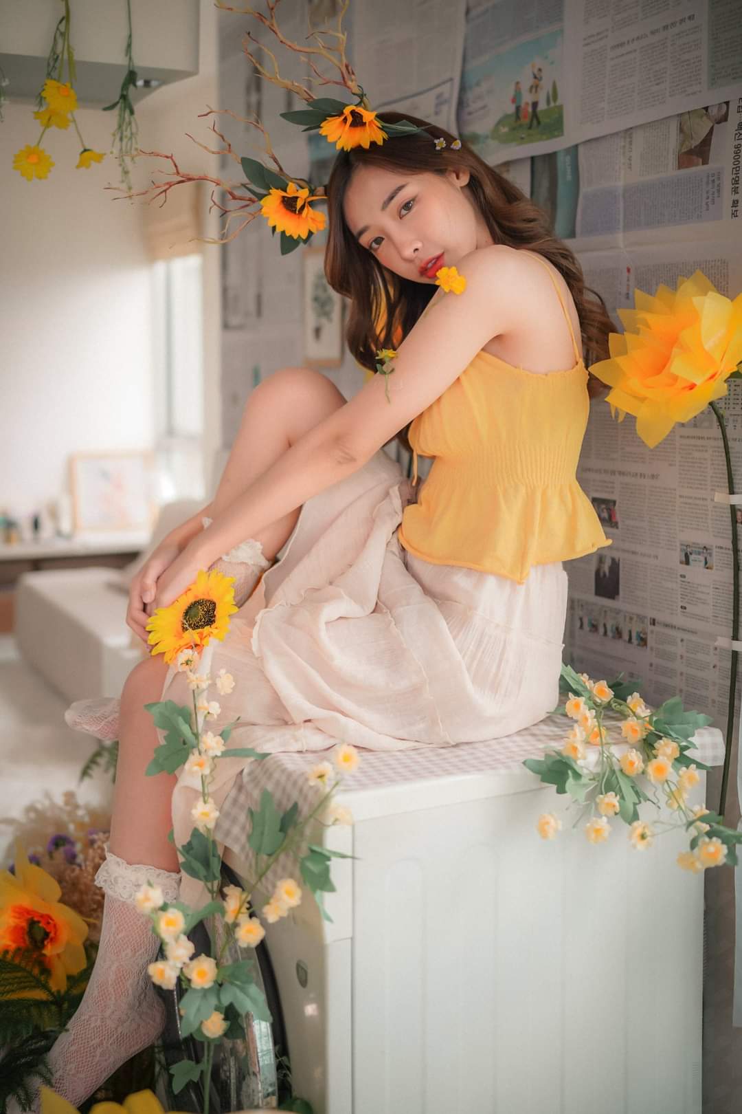 Thailand cute girl Gulisara Kasemsuk with Sun flowers. Thailand model Gulisara Kasemsuk hot cute photos and videos on 16pluslk.com. Sun flower girl. Thailand Babes xxx. Hot thai chicks nudes.
