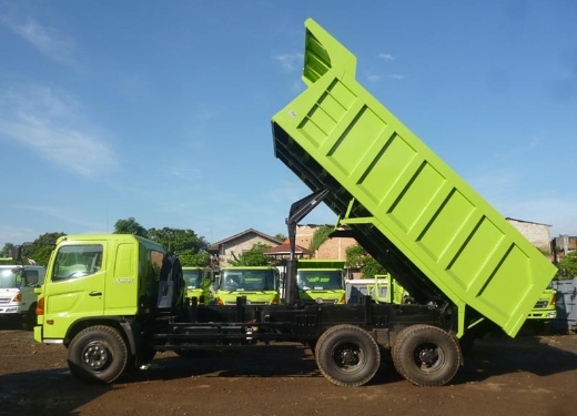 Dump truk tronton - hijau sistem hidrolik dump