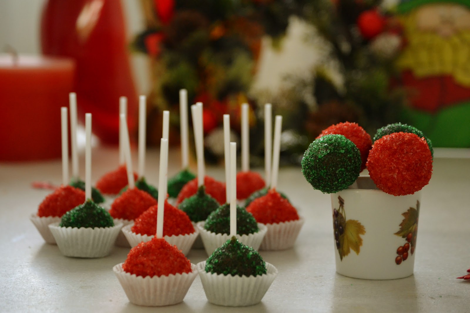 Ohhthat! by Tin: Cake Pops for Christmas