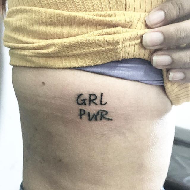 tatuagem feminina grl pwr girl power feminista