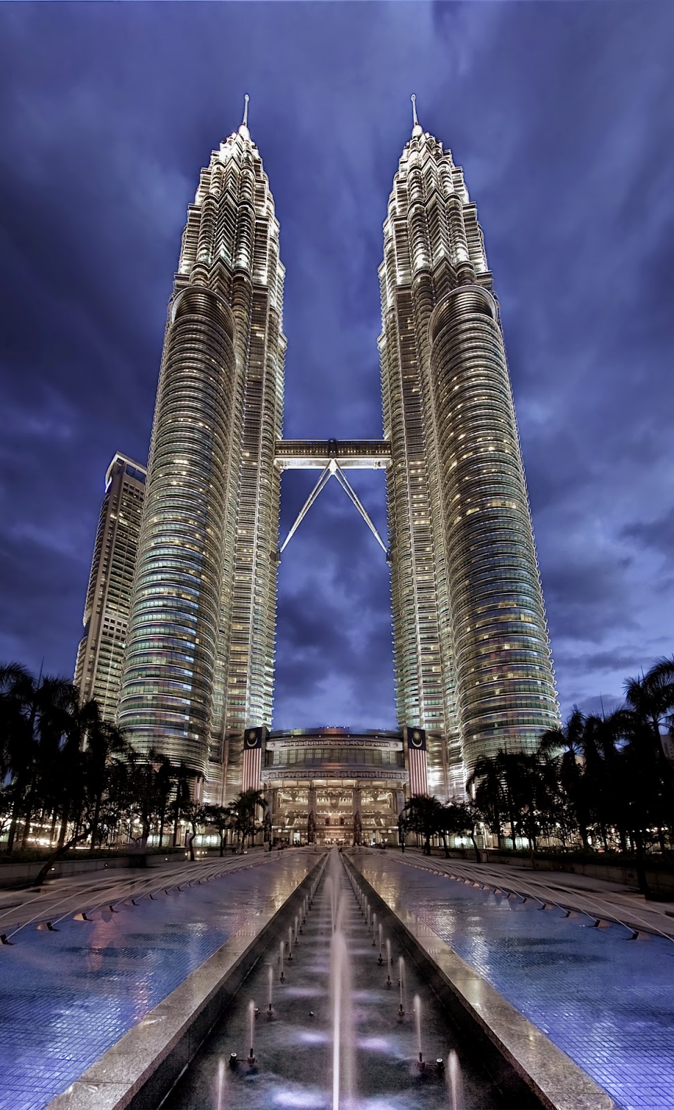 WORLD TOUR MALAYSIA Menara Kembar Petronas