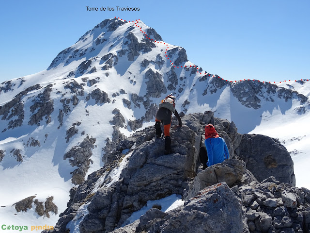 Ruta circular al Pico de Los Asturianos, Canal Parda y Traviesos en el Macizo del Cornión de Picos de Europa, regresando por Reseco