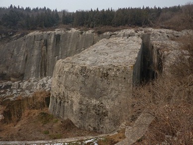 yangshan_quarry_-_monument_base_-_p1060908