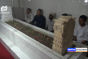 Pemain hingga Manajer Persela Doa Bersama di Makam Mbah Lamong