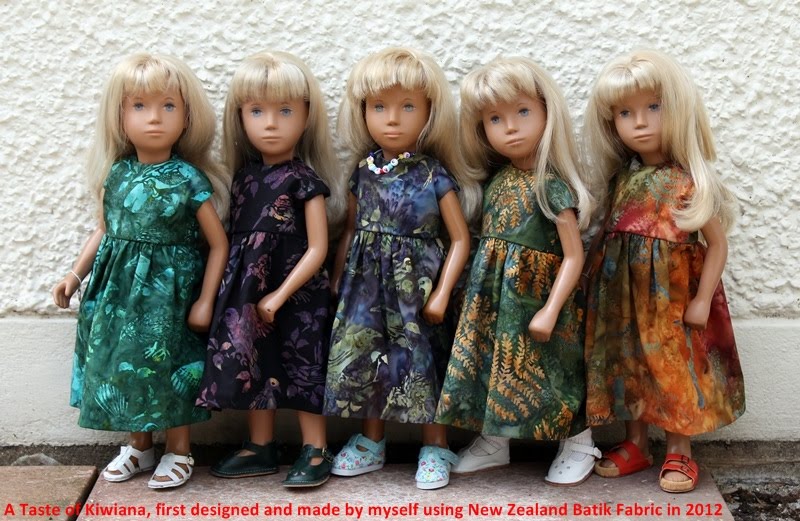 Beautiful Blondes in Kiwiana