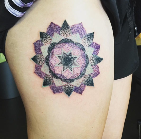 Esta roxa e verde dotwork design