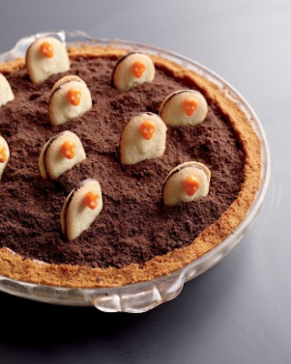 "I scream" graveyard pie is perfect for Halloween dessert. Just turn the pie to a graveyard with candy, cookies, and ice cream mixed together. 