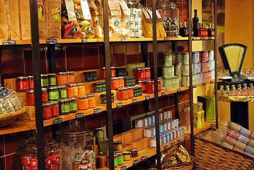 Uniquely flavored olive oils, spreads and lotions at Le Oliviers