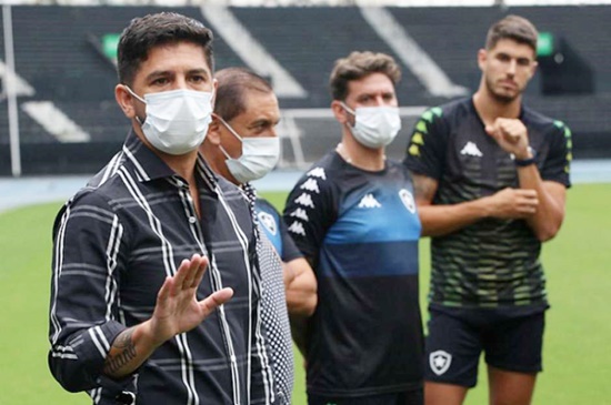 Botafogo encara o RB Bragantino para tentar fugir do Z4