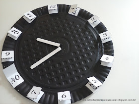 Relógio marcando 10 horas e 40 minutos