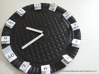 Relógio marcando 10 horas e 40 minutos