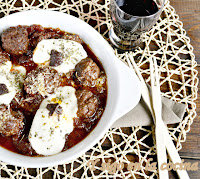 ALBÓNDIGAS DE CORDERO CON SALSA DE TOMATE Y MOZZARELA