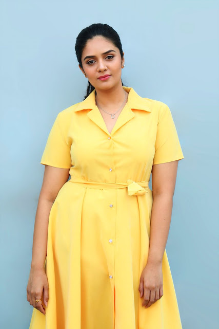 tollywood Anchor Sreemukhi Latest Hd Photo Gallery