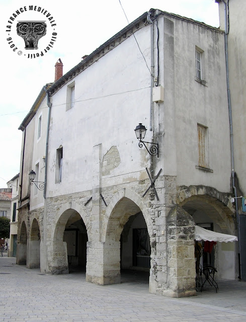 LUNEL (34) - Les Caladons, arcades médiévales