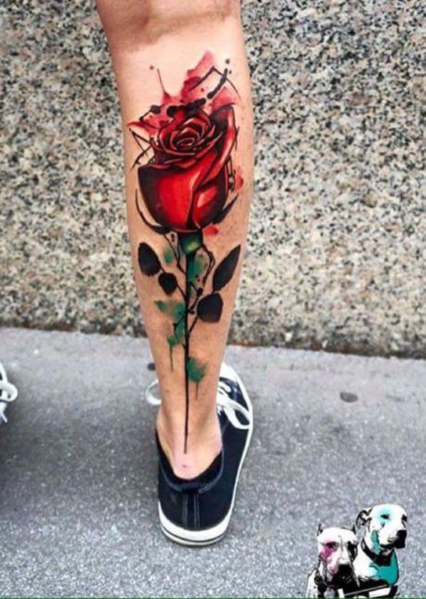 Uma rosa tatuagem geralmente simboliza o amor e a paixão. Em termos de como a tatuagem parece, torna-se extraordinariamente belo, com a cor vibrante.