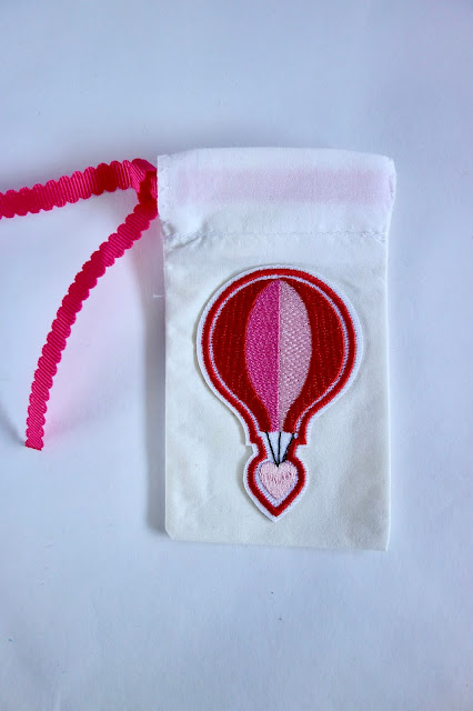cloth, sewing, sewing machine, fabric crafts, sewing crafts, fabric pouches, Valentine crafts, iron-on patches, blah to TADA, fuchsia ribbon, gift wrapping ideas, goodie bag ideas, hot air balloon patch
