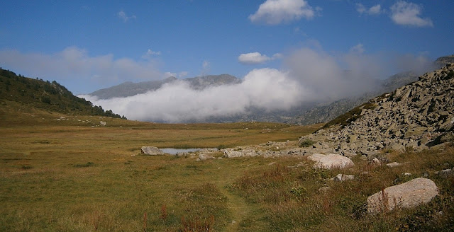 Devant le refuge de Siscaro, le Val d'Inclès en bas