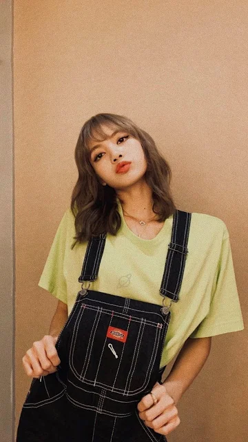 In 2019, Lisa was voted 2nd in Starmometer’s Most Beautiful Woman in the World and 1st in TC Candler Asia’s Most Beautiful Face in Asia.