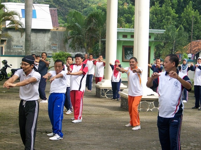 Sejarah Senam Kesegaran Jasmani  Di Indonesia LATIHAN SENAM 