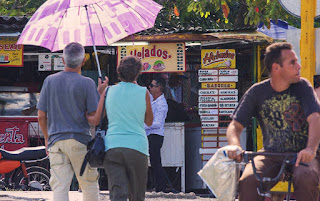 Puestos de comida rápida en la Candonga.