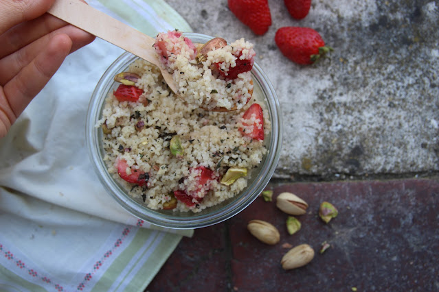 Cuillère et saladier : Taboulé aux fraises, pistaches et fleur d'oranger