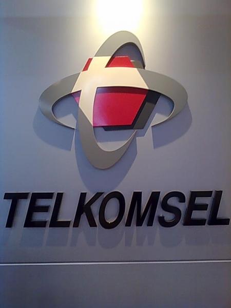 Lowongan Kerja Terbaru 2013 Telkomsel - Minimal D3  Klik 