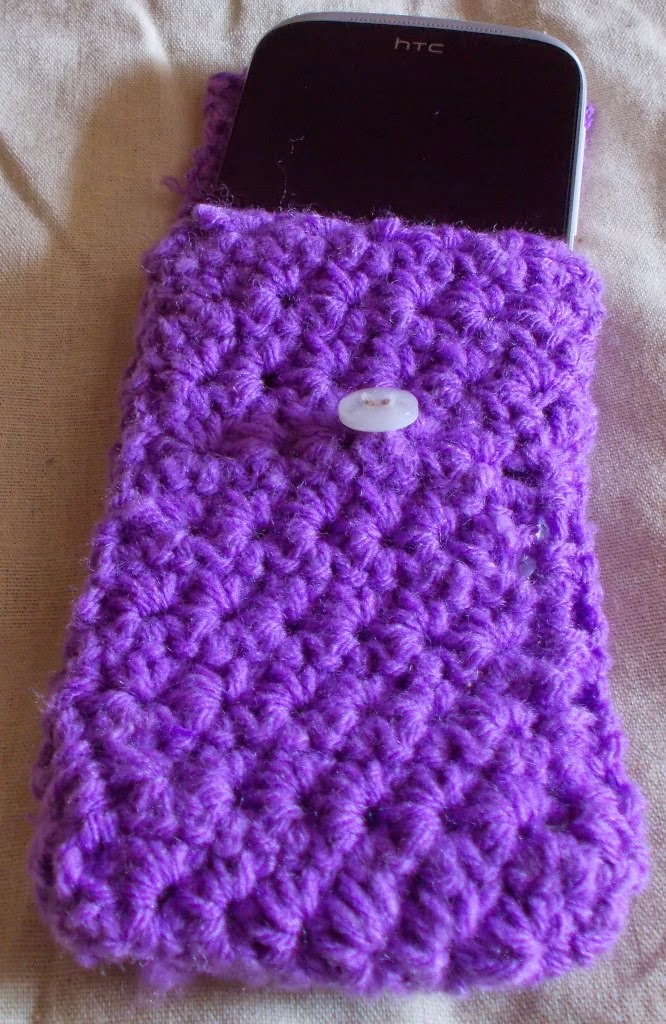 Sweet Nothings Crochet  pattern blog, paid tested crochet pattern for a mobile pouch