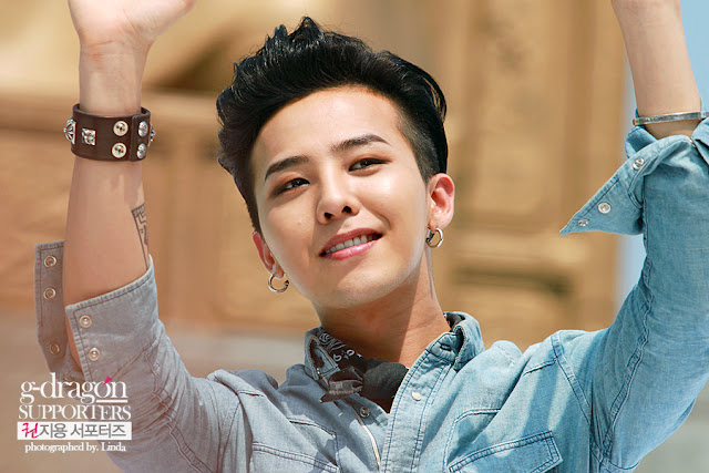 G-Dragon at Gwanghamun