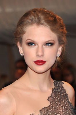 Taylor Swift Wear Gown