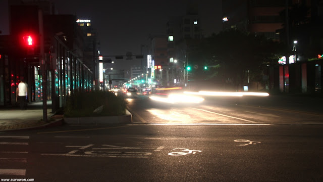 Un cruce de Seúl de noche