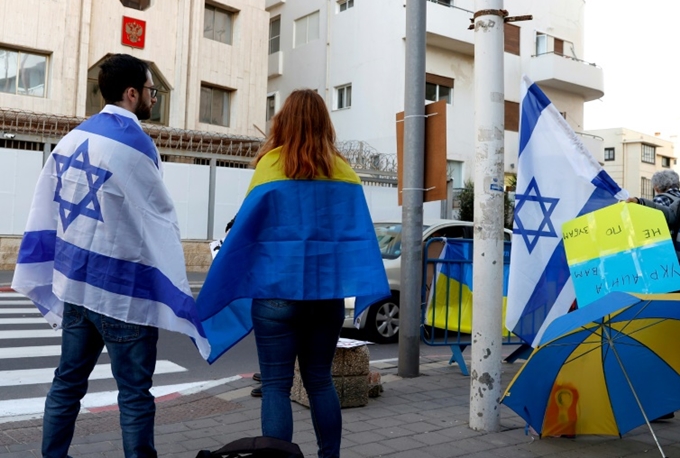 Ucranianos e russos com origem judaica fogem para Israel