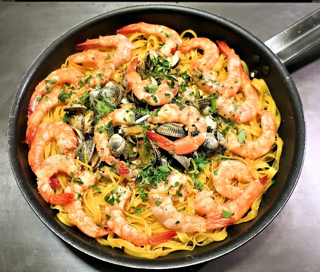 tagliatelles, gambas, coques